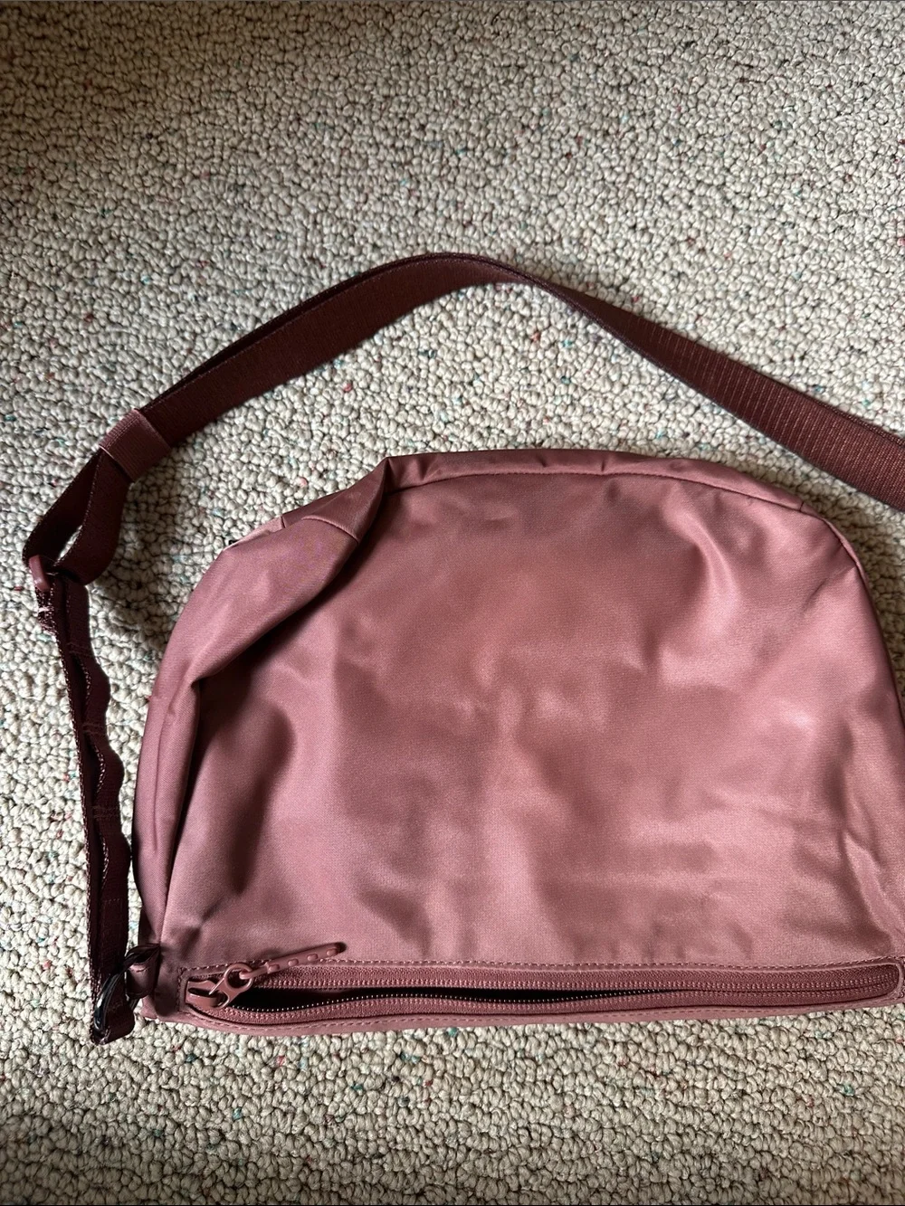 lululemon athletica all night festival Messenger Bag - Mauve